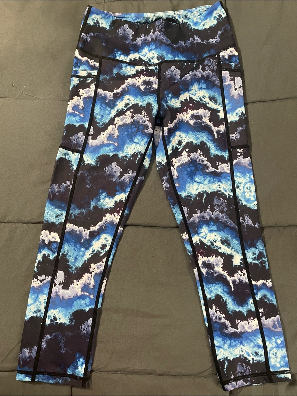 CVG Storm Print Capri Leggings XS